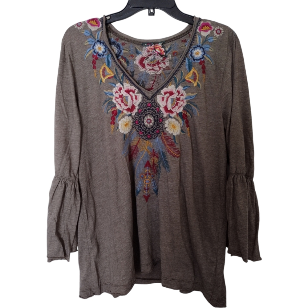 Johnny Was Darielle Flute Sleeve embroidered top size XL green grey color XL